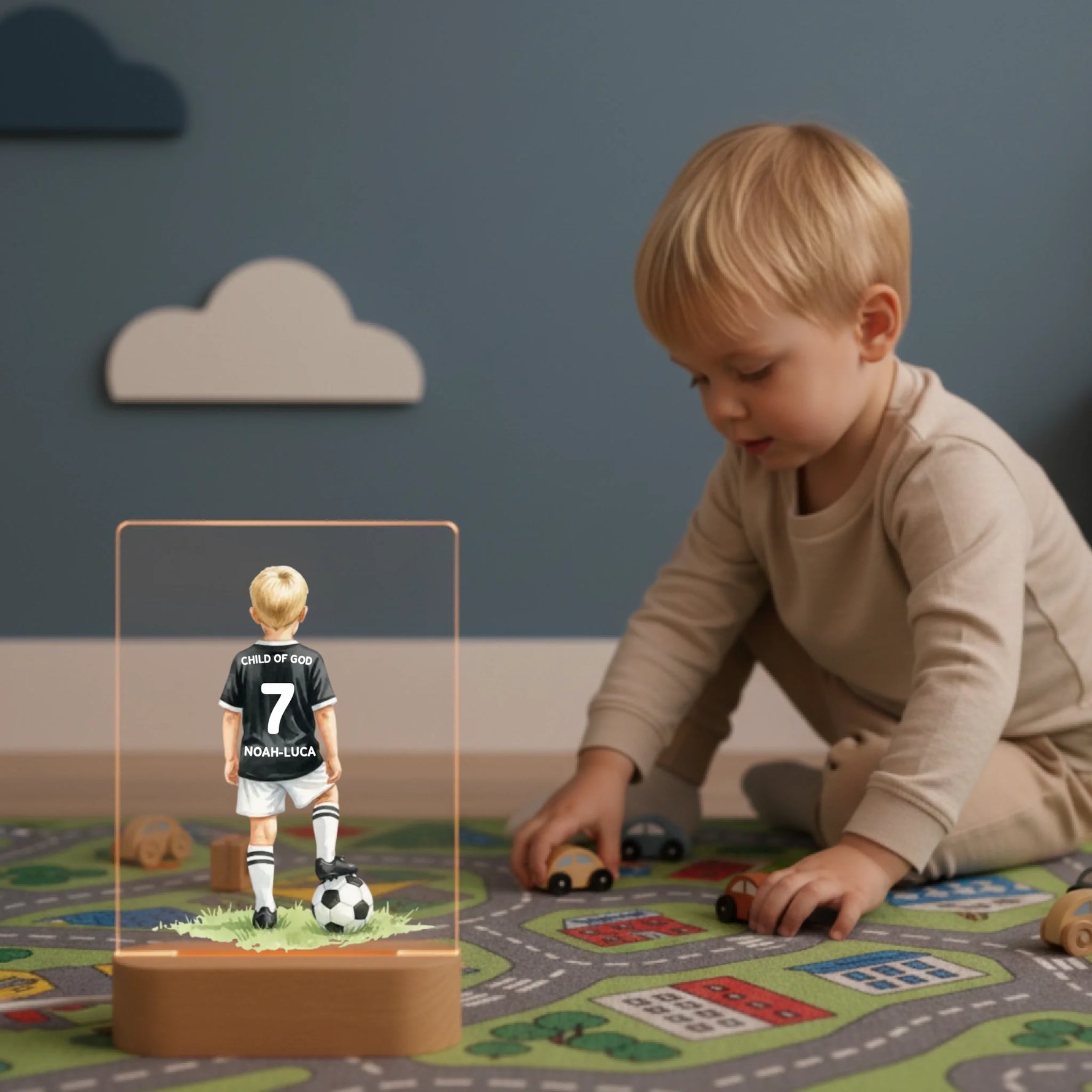 Personalisiertes LED Nachtlicht Christliche Deko und Geschenk Kinderzimmer Junge spielt Autos