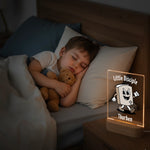 Junge schläft neben Personalisierten LED Nachtlicht Christliche Deko und Geschenk Kinderzimmer