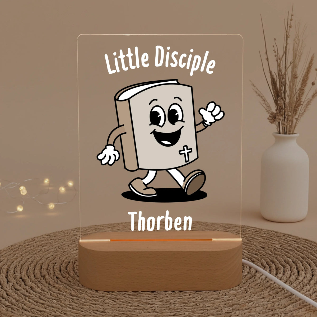 Personalisiertes LED Nachtlicht Christliche Deko und Geschenk neben Vase mit Blumen