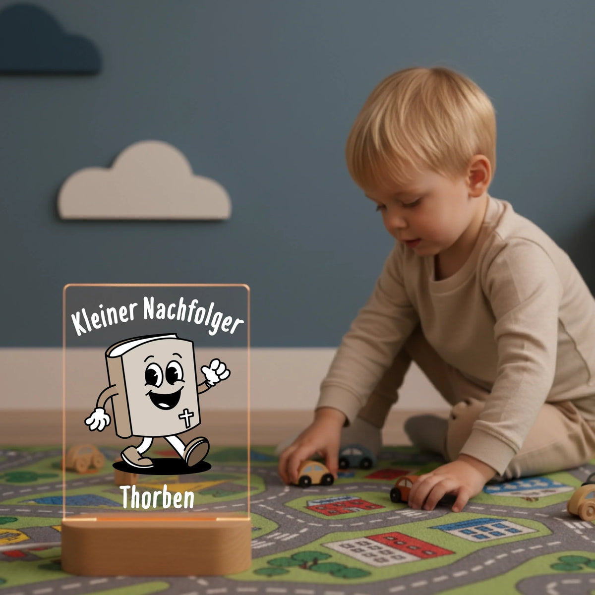 Personalisiertes LED Nachtlicht Christliche Deko und Geschenk Kinderzimmer Junge spielt Autos