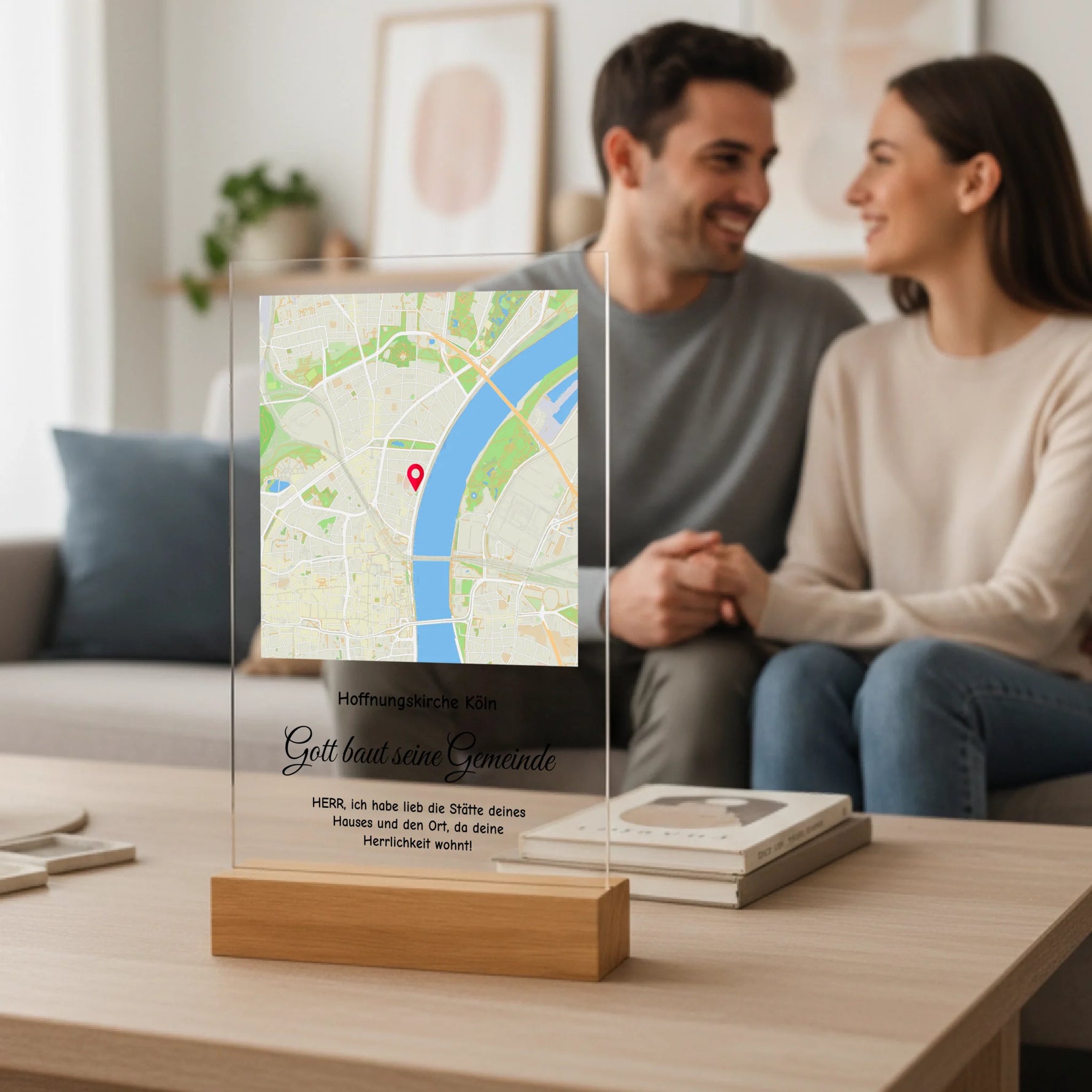 Personalisierter Acrylaufsteller mit Holzsockel, christliche Deko und Geschenkidee, stilvoll für Ehepaare Paare