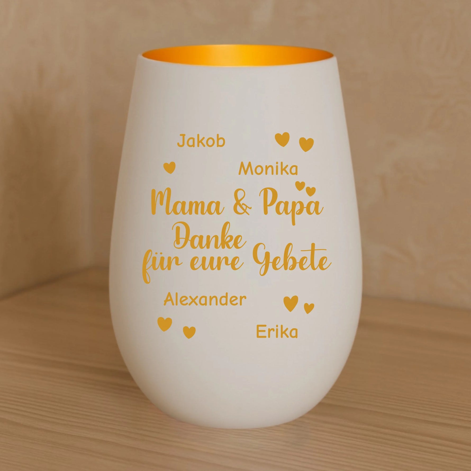 Windlicht auf einem Tisch