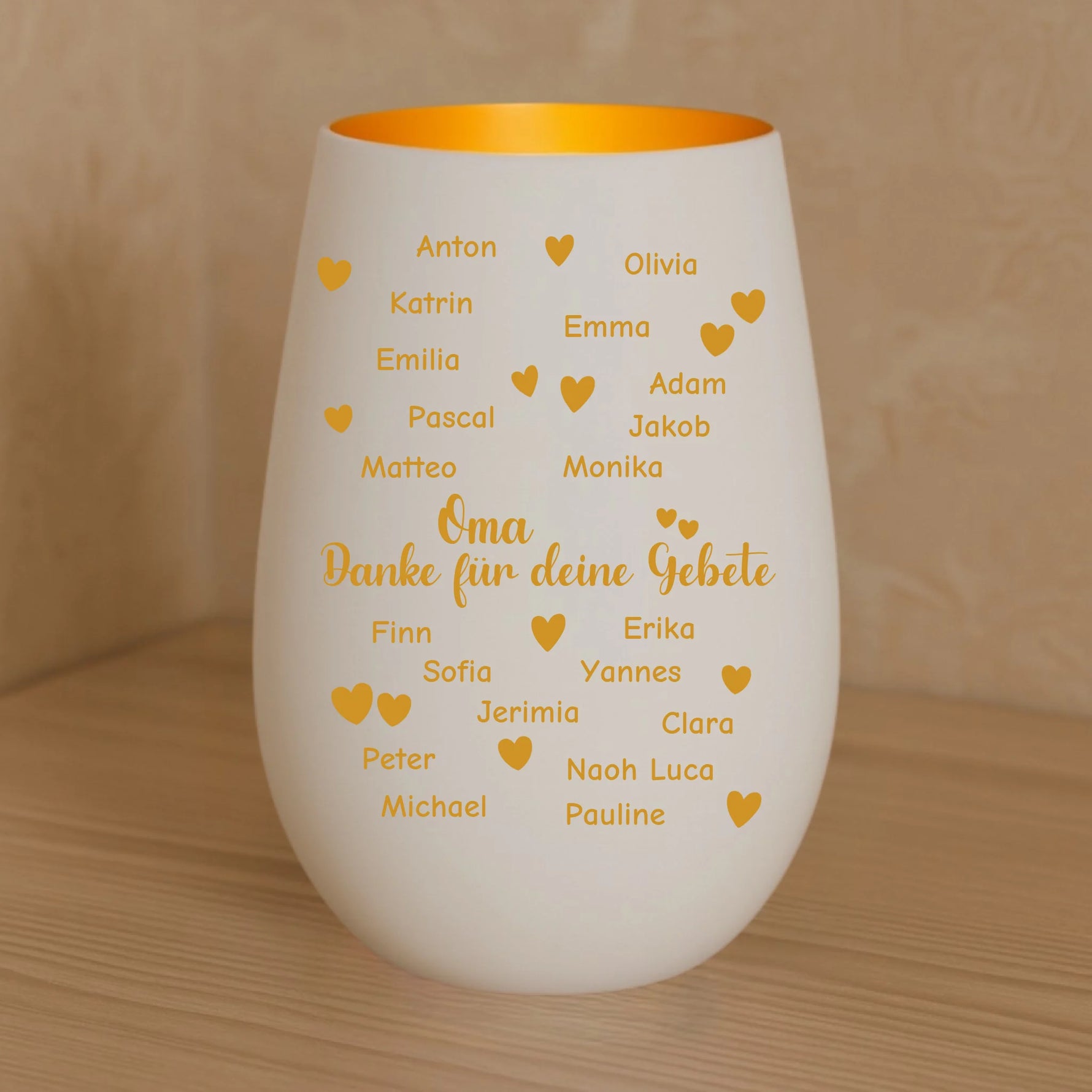 Windlicht auf einem Tisch