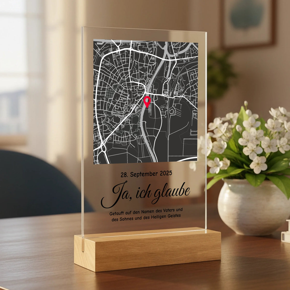 Personalisierter Acrylaufsteller mit Holzsockel, christliche Deko und Geschenkidee, stilvoll im Wohnzimmer platziert