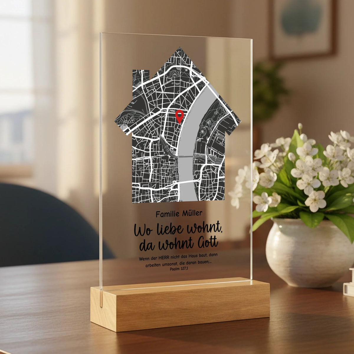 Personalisierter Acrylaufsteller mit Holzsockel, christliche Deko und Geschenkidee, stilvoll im Wohnzimmer platziert