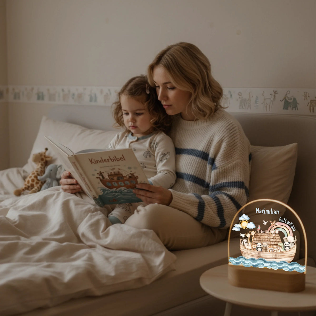 Personalisiertes LED Nachtlicht Christliche Deko und Geschenk Mutter liest Bibel vor
