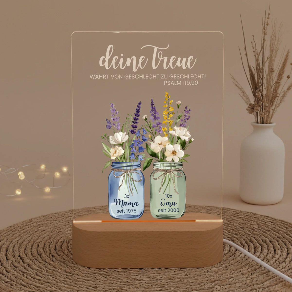 Personalisiertes LED Nachtlicht Christliche Deko und Geschenk neben Vase mit Blumen