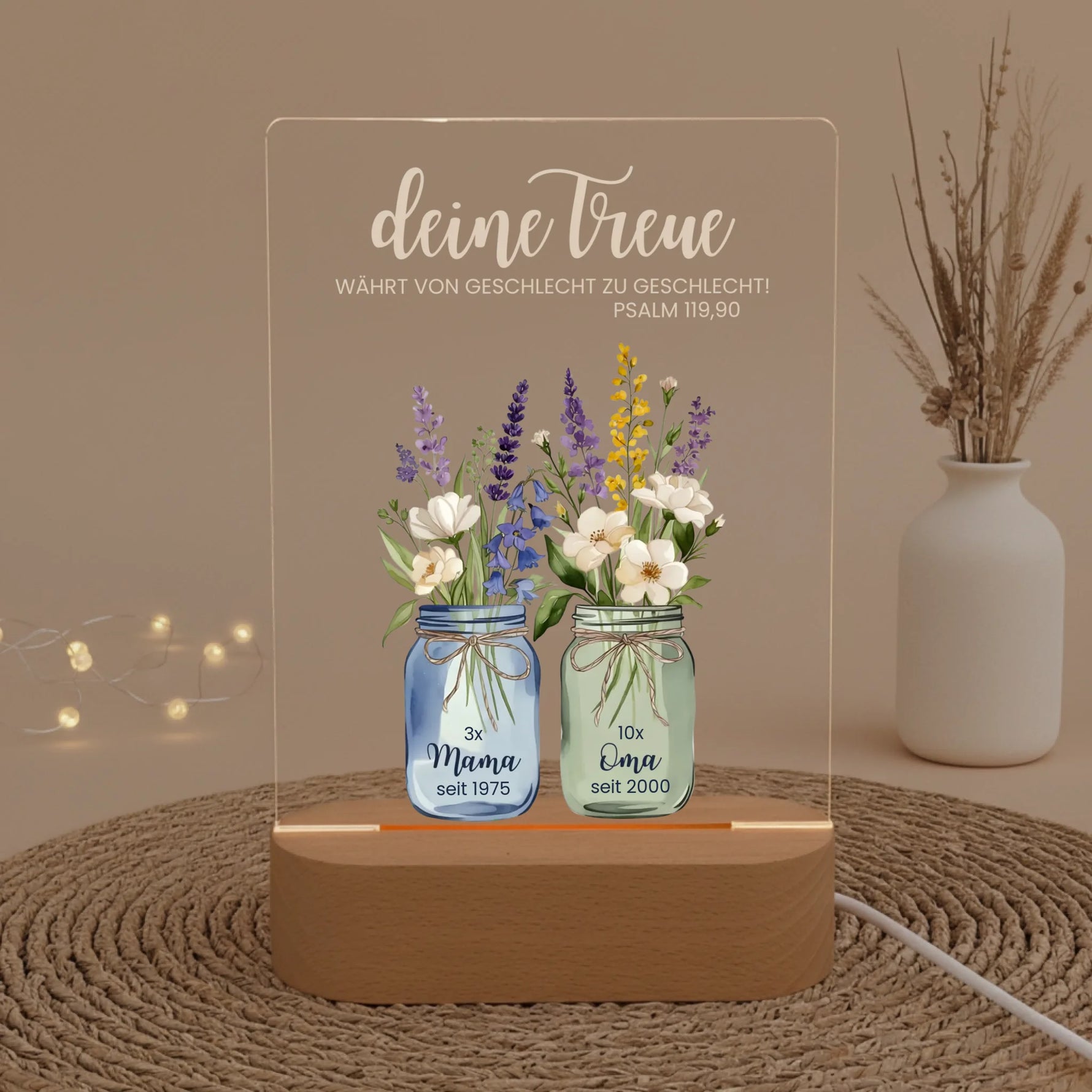 Personalisiertes LED Nachtlicht Christliche Deko und Geschenk neben Vase mit Blumen